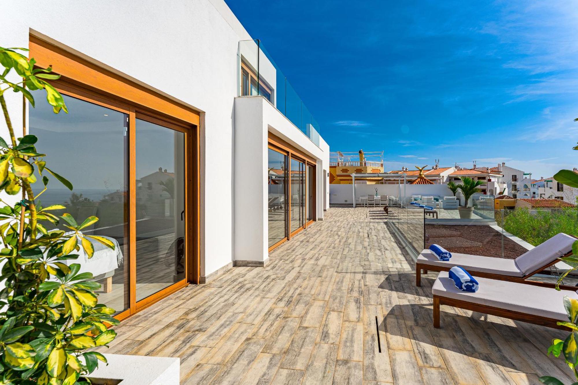 Fabulous Contemporary 5 Bedroom Villa With Private Heated Pool, Sleeps Max 13 Callao Salvaje Exterior foto